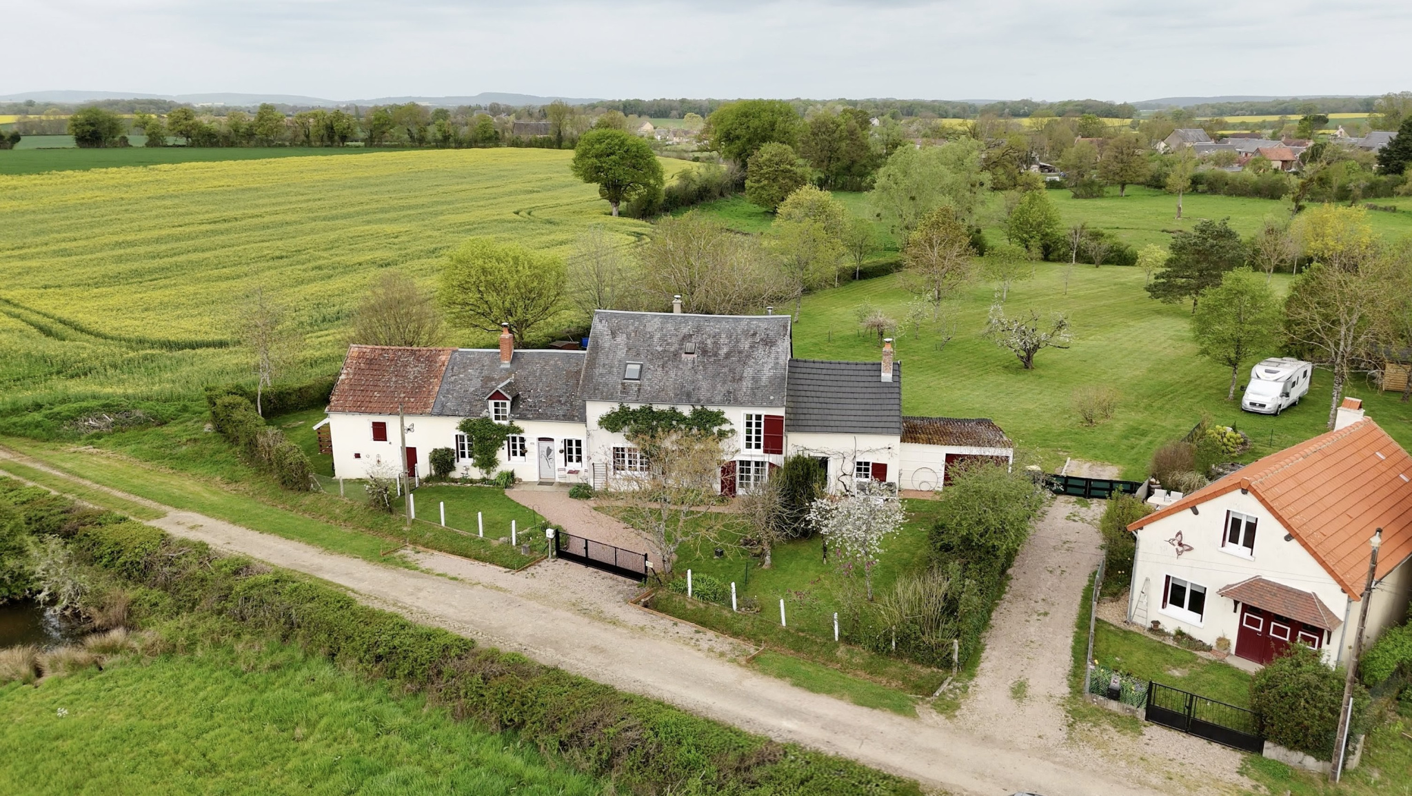 Propriété avec deux maisons et un gîte sur 7000m2 de jardin