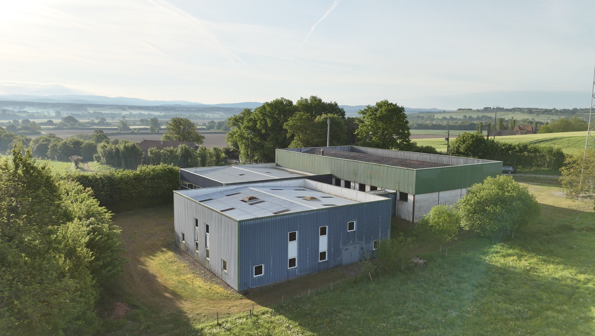 Local industriel / commercial de plus de 2500m2